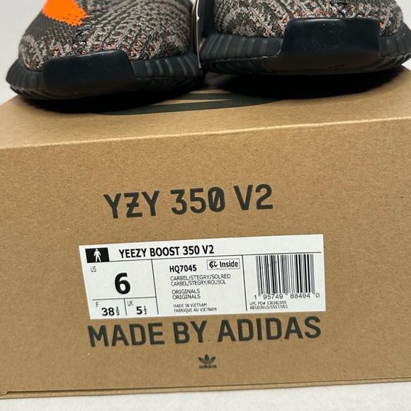 Yeezy Boost 350 V2 - 8 Women's, 6 Mens - Picture 5 of 5